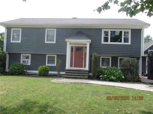 9 Francine St, Bristol, RI, 02809-4045 | Card Image