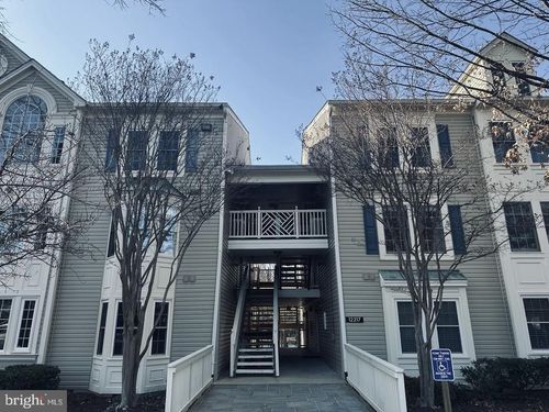 104a-12217 Fairfield House Dr, FAIRFAX, VA, 22033-3939 | Card Image