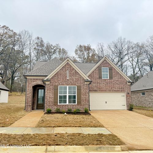 636 Tallahatchie St, Nesbit, MS, 38651-1069 | Card Image