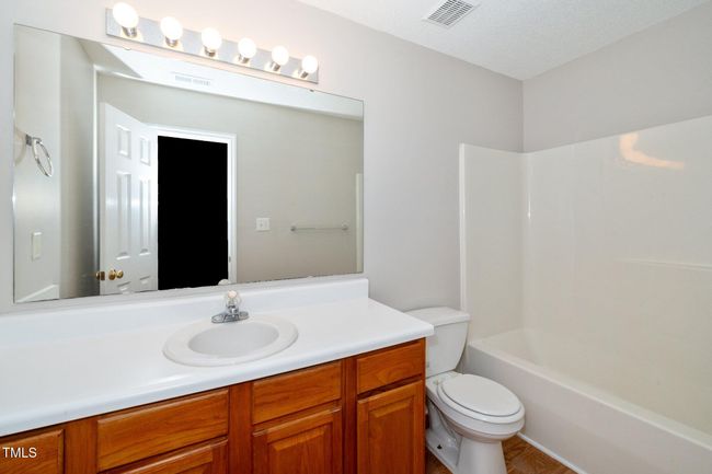 Secondary Bathroom | Image 8