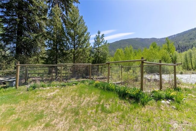 Fenced garden space | Image 29