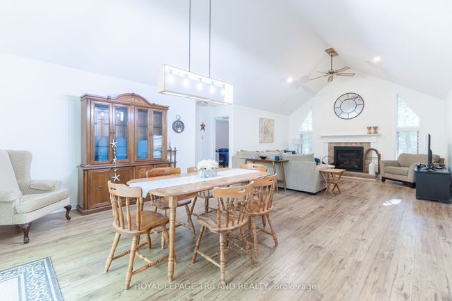 10248 Pinetree Dr, House other with 4 bedrooms, 2 bathrooms and 4 parking in Grand Bend ON | Image 7