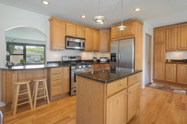 298 Fern Dr, House other with 3 bedrooms, 2 bathrooms and 2 parking in Elk Grove Village IL | Image 7