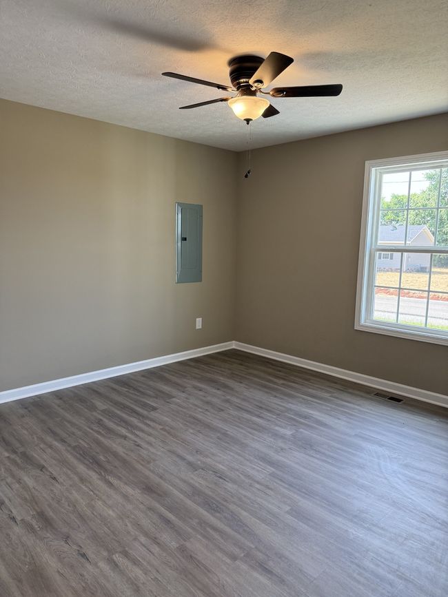 131 Hesselly Rd, House other with 3 bedrooms, 2 bathrooms and 2 parking in Decherd TN | Image 8