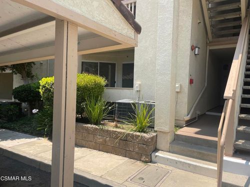 tl205-631 Oak Run Trl, Oak Park, CA, 91377-5618 | Card Image