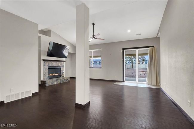 Family Room | Image 11