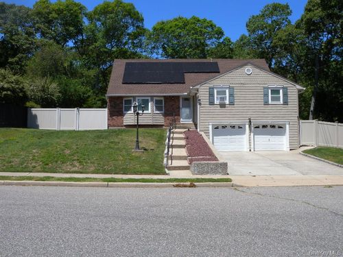 43 Washington Heights St, Selden, NY, 11784-4013 | Card Image
