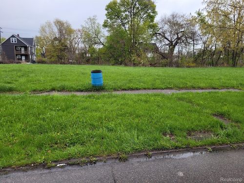 2194 Field Street, Detroit, MI, 48214 | Card Image