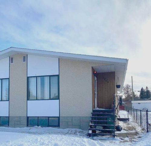 5209 60 Ave, Ponoka, AB, T4J1E9 | Card Image