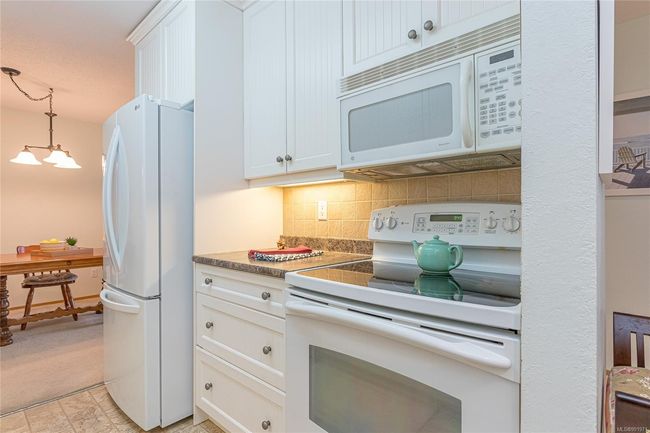 211 - 130 Sunningdale Rd E, Condo with 2 bedrooms, 1 bathrooms and 31 parking in Qualicum Beach BC | Image 22
