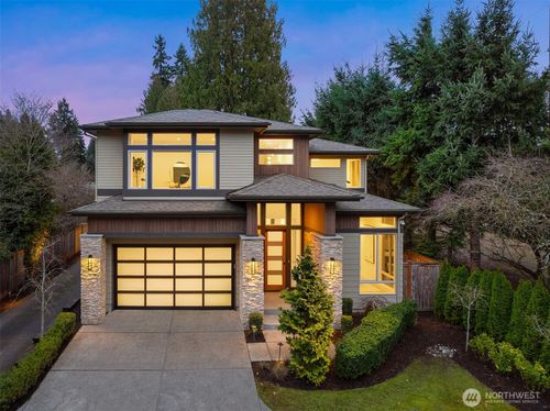 8206 128th Ave Ne, Kirkland, WA, 98033-8052 | Card Image