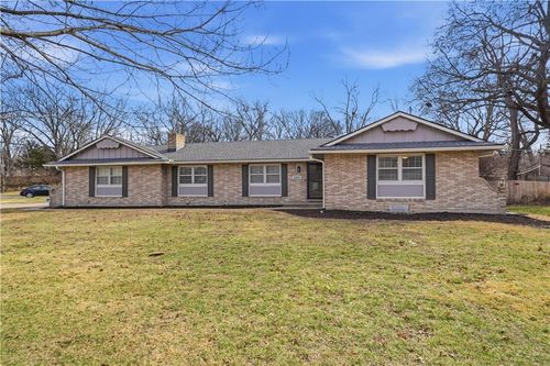 3601 Shady Bend Dr, Independence, MO, 64052-2858 | Card Image