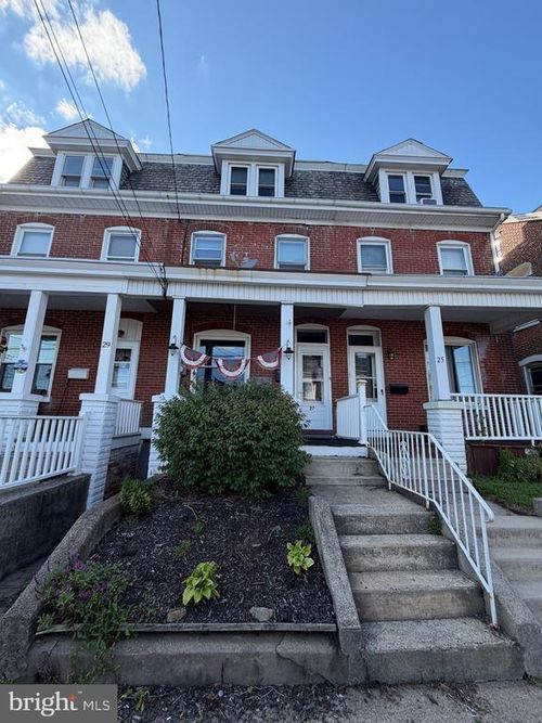 27 S Chestnut St, BOYERTOWN, PA, 19512-1508 | Card Image