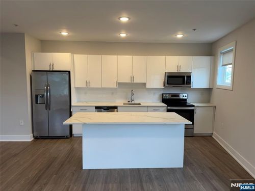 1685 Bergen Blvd, Fort Lee, NJ, 07024-2191 | Card Image