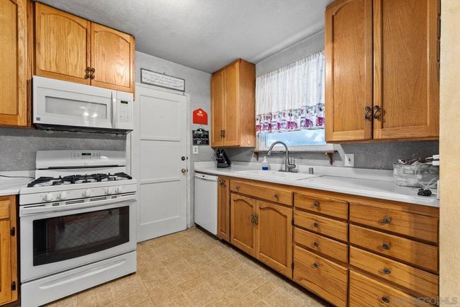 2032 Englewood Dr, House other with 2 bedrooms, 2 bathrooms and 6 parking in Lemon Grove CA | Image 12