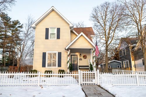 371 S Madison St, Oswego, IL, 60543-9054 | Card Image