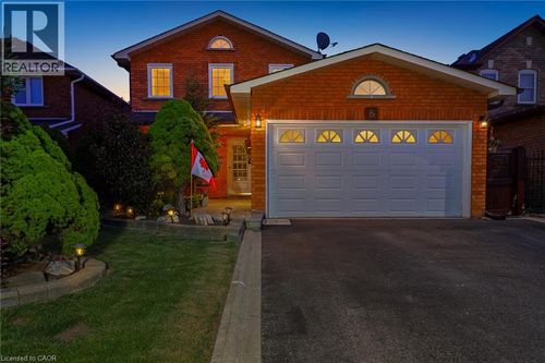 8 Cochrane Ave, Brampton, ON, L6Z4J4 | Card Image