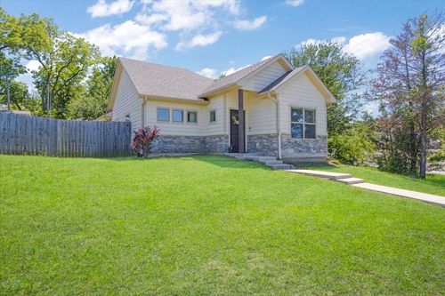 1226 W Elm St, Denison, TX, 75020-2107 | Card Image
