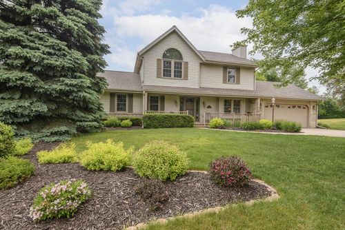 W160N10664 Fieldstone Pass, Germantown, WI, 53022-5705 | Card Image