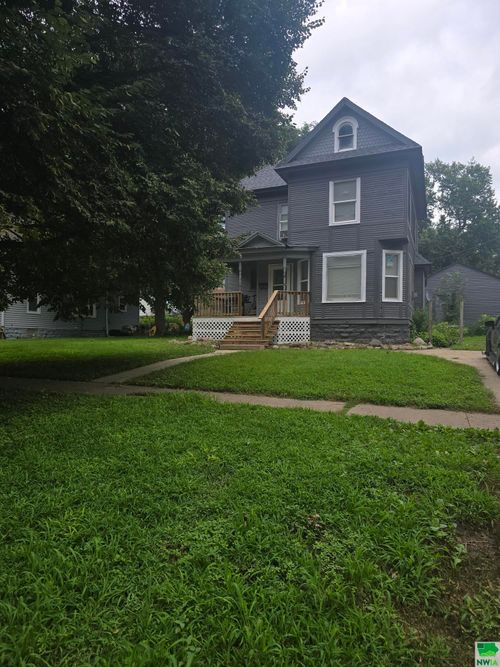 926 Central Ave Se, Le Mars, IA, 51031-2534 | Card Image
