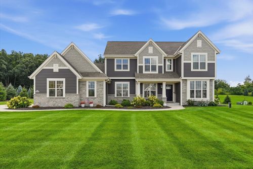 N66W27847 Maple St, Sussex, WI, 53089-3371 | Card Image