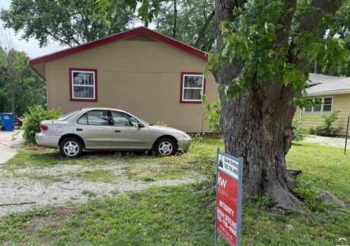1427 W 19th St, Lawrence, KS, 66046-2611 | Card Image