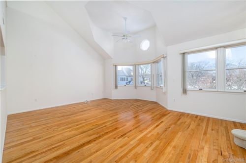 22 Ridgewood Dr, Wantagh, NY, 11793-3368 | Card Image