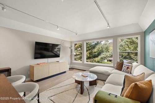 950 Vine St, Aspen, CO, 81611-1597 | Card Image