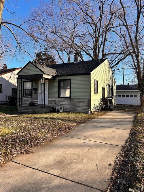8246 Braile St, Detroit, MI, 48228-2806 | Card Image