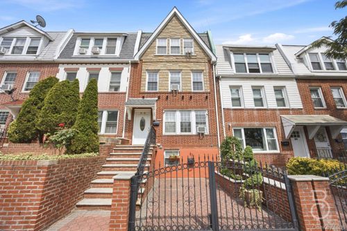20-46 33rd St, Astoria, NY, 11105-2027 | Card Image