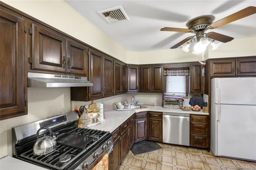 168 N Oak St, Massapequa, NY, 11758-3044 | Card Image