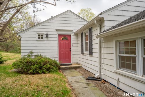 30 Hillsboro Dr, West Hartford, CT, 06107-1011 | Card Image