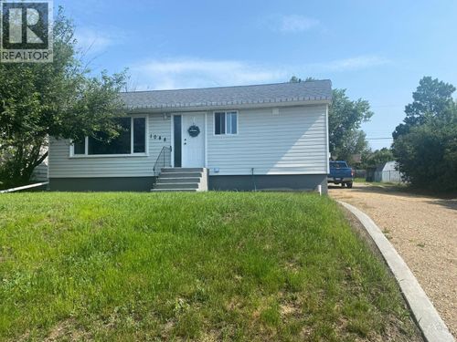 1048 Reasbeck Cres, Dawson Creek, BC, V1G1P2 | Card Image