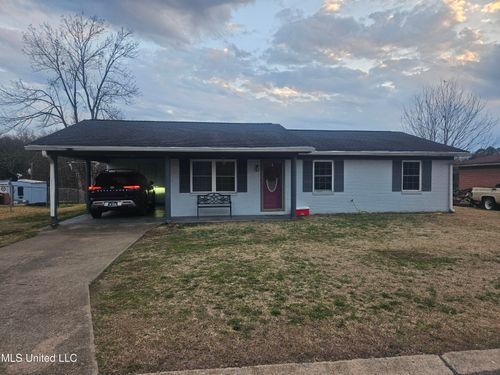 121 Northside Dr, Starkville, MS, 39759-2414 | Card Image