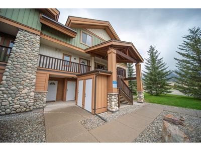 201D - 33 Rivermount Pl, Condo with 3 bedrooms, 2 bathrooms and 2 parking in Fernie BC | Image 3