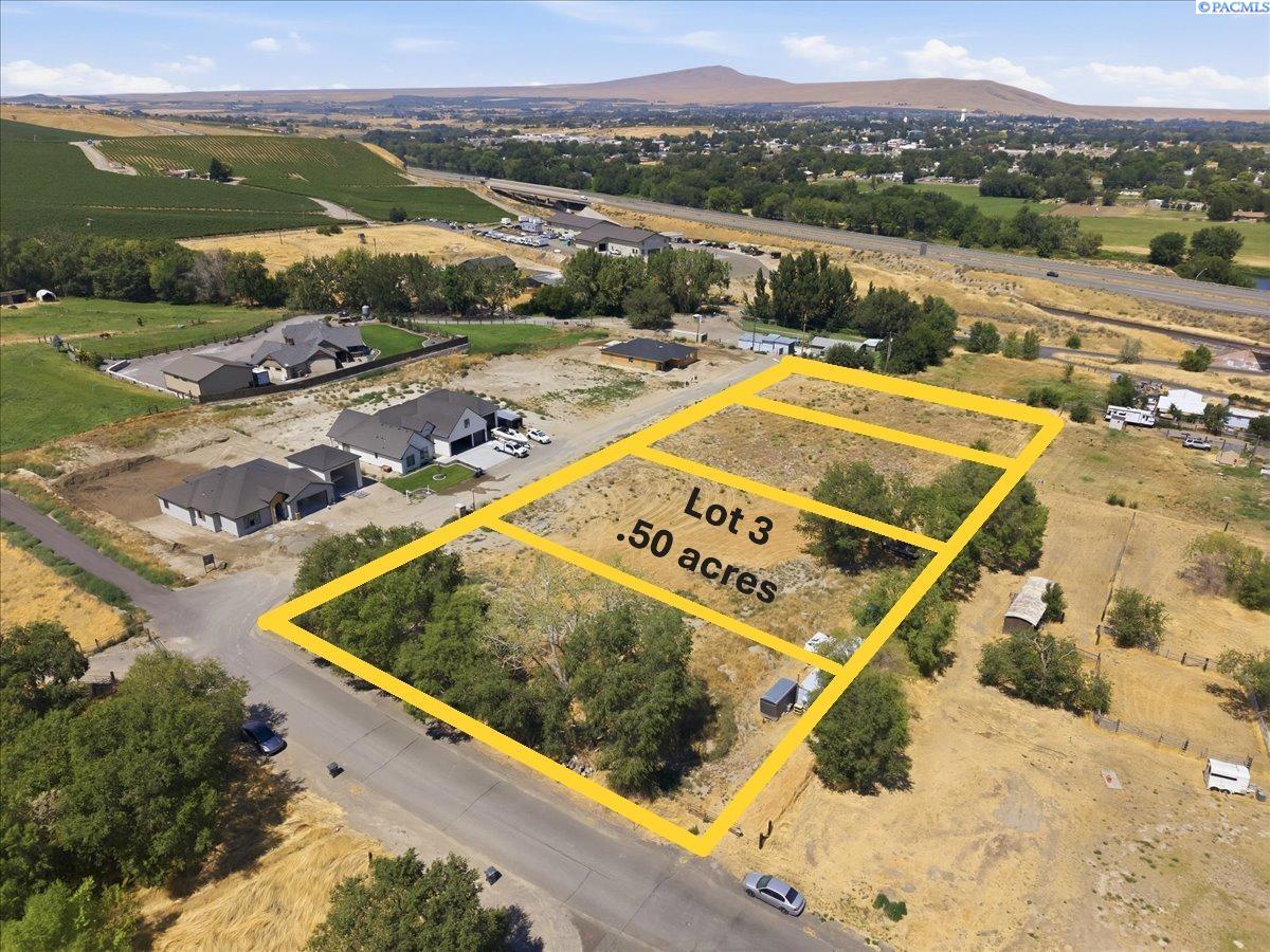 Land in Benton City