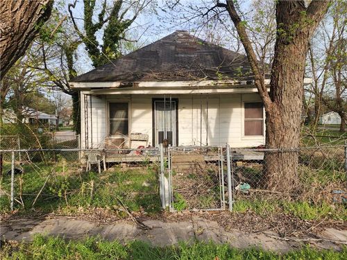 303 N Johnson St, Charleston, MO, 63834-1532 | Card Image