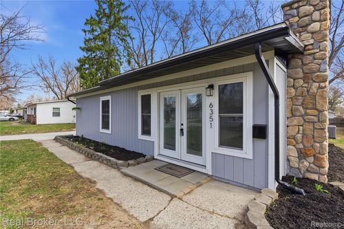 6351 Beth, Brighton, MI, 48116-2103 | Card Image