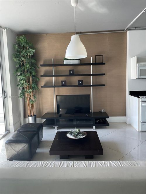 apt-1021-690 Sw 1st Ct, MIAMI, FL, 33130-2908 | Card Image