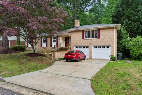 70 Sweetbriar Dr, Newport News, VA, 23606-3908 | Card Image