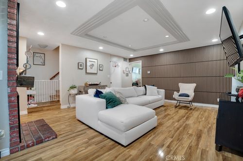 604-19540 Sherman Way, Reseda, CA, 91335-3646 | Card Image