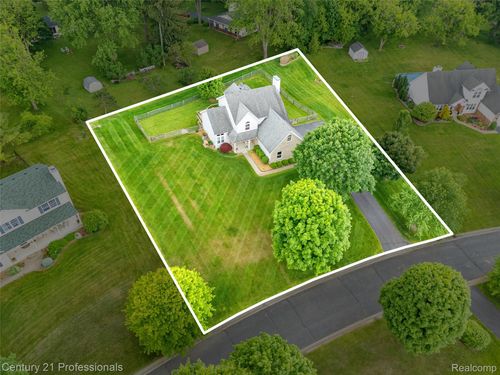 11213 Youngstree Ct, Davisburg, MI, 48350-3147 | Card Image