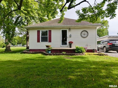 105 E Yung St, Sesser, IL, 62884-1316 | Card Image