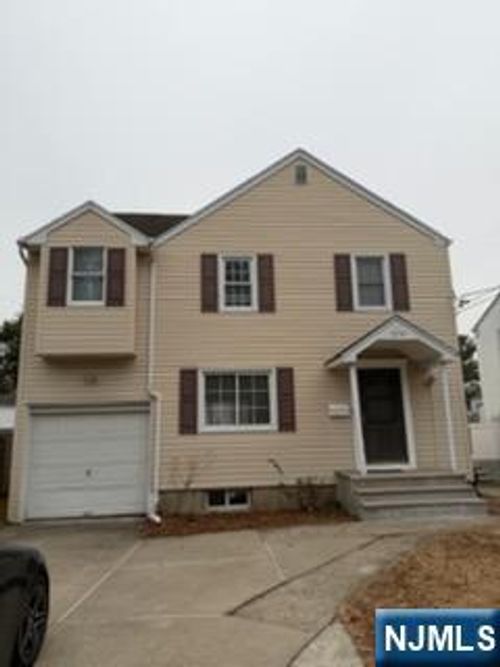 374 E Midland Ave, Paramus, NJ, 07652-5724 | Card Image