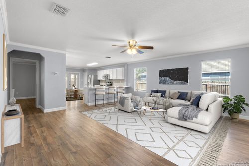 8119 Running Holw, Selma, TX, 78154-3929 | Card Image