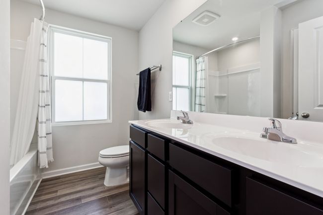 Bathroom | Image 16