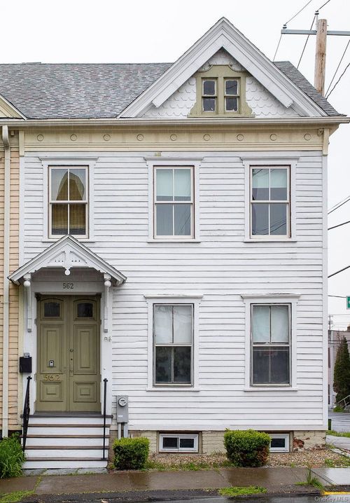 562 State St, Hudson, NY, 12534-2517 | Card Image
