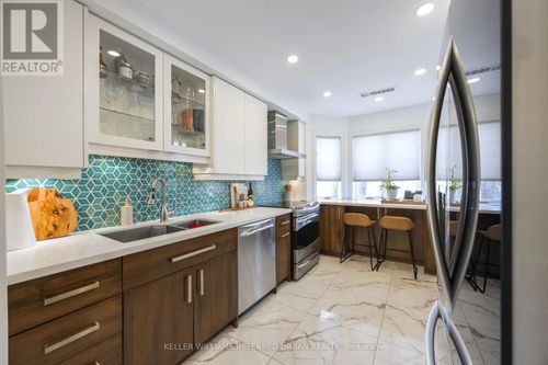 d-921 Adelaide Street W, Toronto (Niagara), ON, M6J3T2 | Card Image