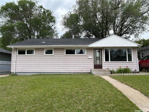 1504 Thorn Cres, Estevan, SK, S4A1V6 | Card Image