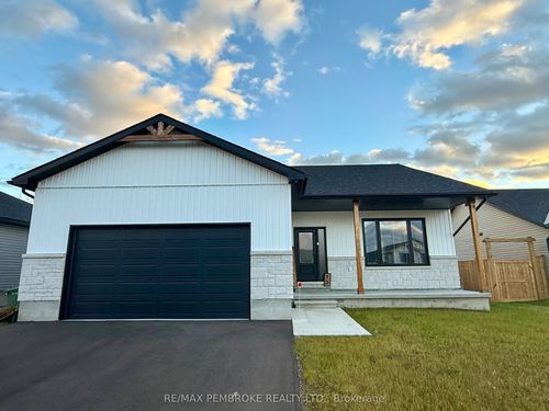 18 Durant St, Petawawa, ON, K8H0G2 | Card Image